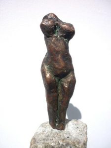 Torso aus Bronze auf Granitstein, 11cm